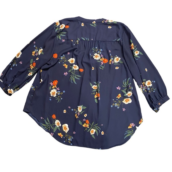 Vince Camuto Womens Blue Floral Top Size 2X Blouse V Neck 3/4 Sleeve Hi Low - Picture 11 of 12